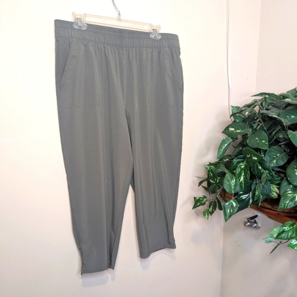 T By Talbot's Sage Green Drawstring Cropped Pants Size Large Petite